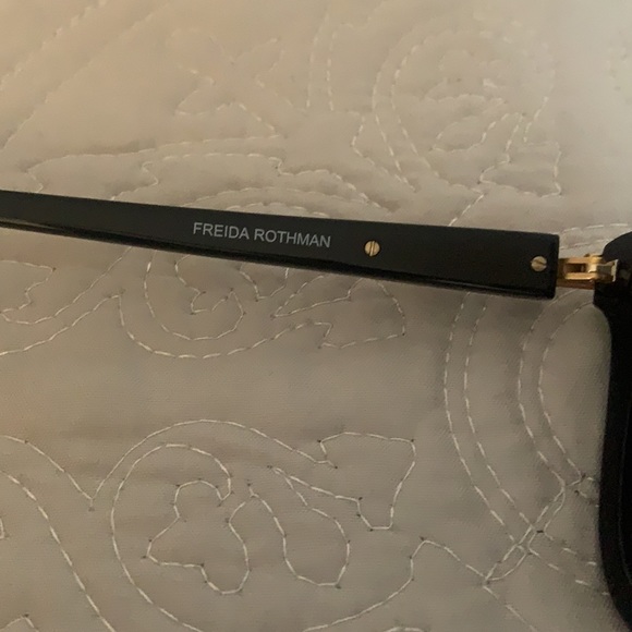 Frieda Rothman Over Size Black w/ Gold Sunglasses - Picture 5 of 7